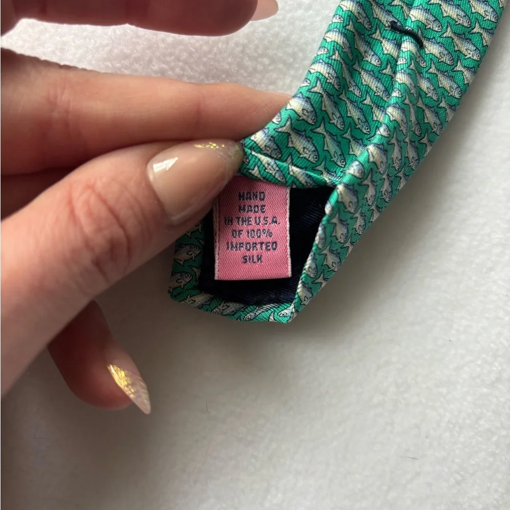 Vineyard Vines Teal Fish Design Tie